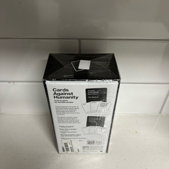 Unopened cards against humanity game - Picture 4 of 4